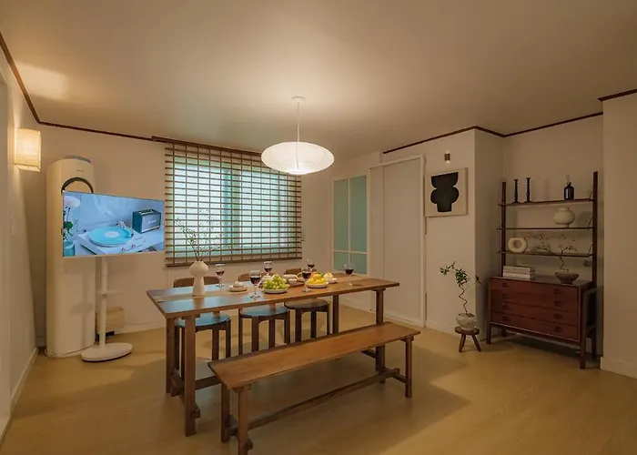 Entire Home, 3 Queen Beds, Easy Access To Gwangjang Market, Ddp, Myeongdong アパート ソウル特別市